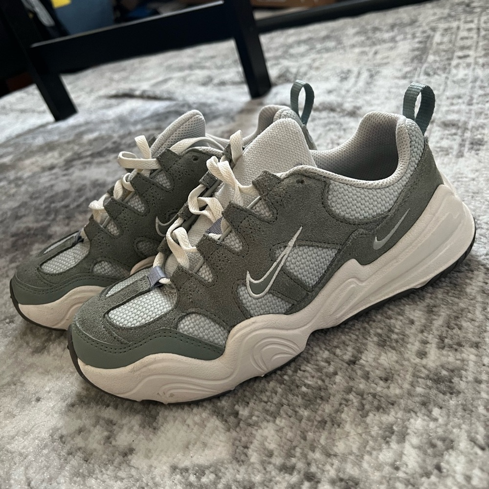 Nike Tech Hera Sneakers